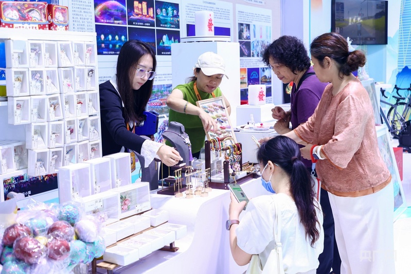 京城市副中心文旅成果亮相2025年服贸会麻将胡了试玩浓缩“运河上的通州”之美 北(图7) 京城市副中心文旅成果亮相2025年服贸会麻将胡了试玩浓缩“运河上的通州”之美 北(图7)